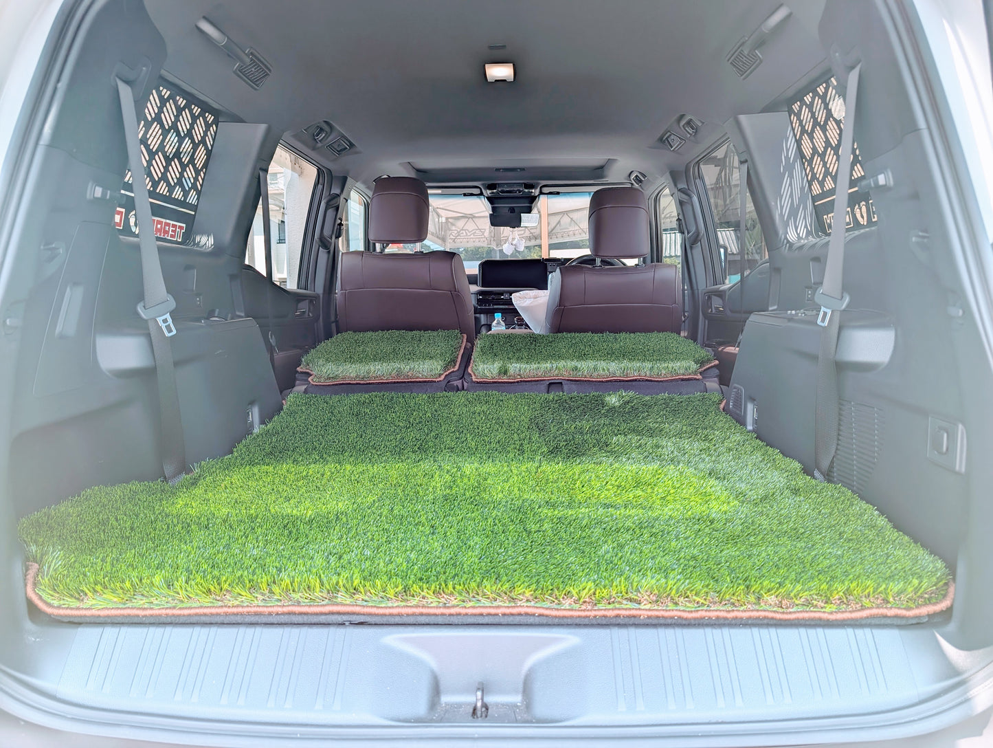 ランドクルーザー250専用　人工芝ラゲージマット